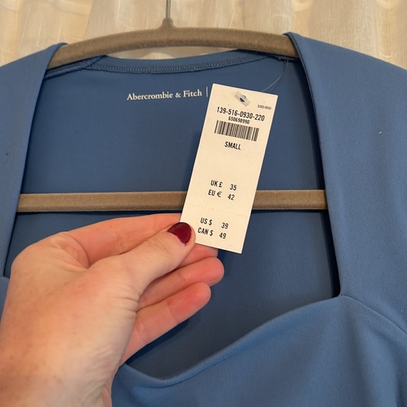 NWT! ✨ Abercrombie Longsleeve - Picture 3 of 3